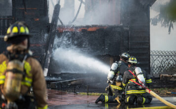 Sprzątanie po pożarze.jpg