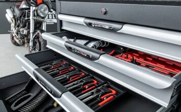 Wyposażenie warsztatu samochodowego – te narzędzia są kluczowe w codziennej pracy mechanika