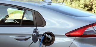 Zalety i wady samochodów hybrydowych plug-in